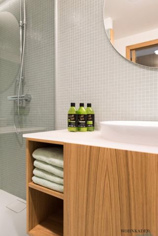 Vollmöblierte 3-Zimmer-Wohnung mit 2 Balkonen in preisgekrönter Architektur - Photo 2