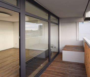 Charmante 2-Zimmer-Wohnung mit Balkon und Stadtblick! - Photo 2