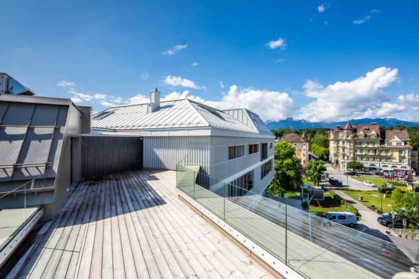 "Seeblick-Loft!" Traumhafte Dachgeschosswohnung im Kernzentrum von Velden - Photo 1