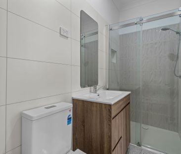 Charming, Fully Refreshed 3-Bedroom Home in a Prime South Melbourne... - Photo 5