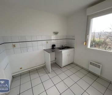 Location Appartement 3 pièces 62m² ST MICHEL 16470 - Photo 5