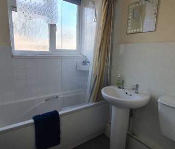 2 bedroom property to rent in Chard - Photo 4