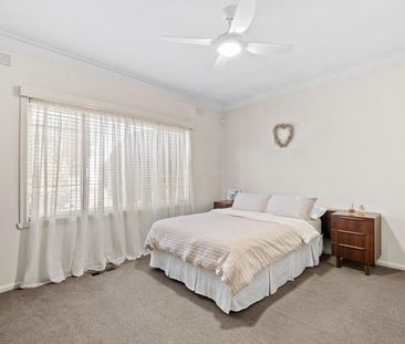 Three Bedroom Family Home - Walk to The Chase Shopping Center - Photo 2