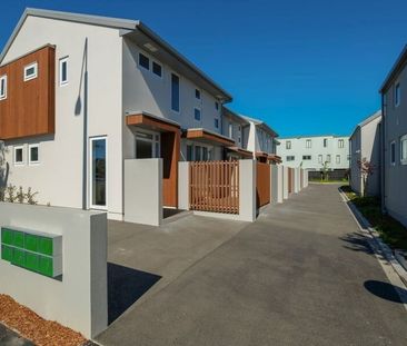 RICCARTON – Prime spot – Bills all paid for by the Owner 5 modern b... - Photo 2