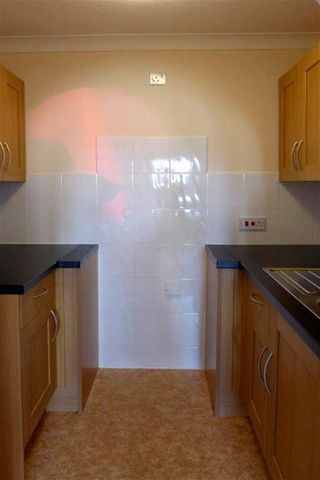 1 bedroom retirement property to rent - Photo 4