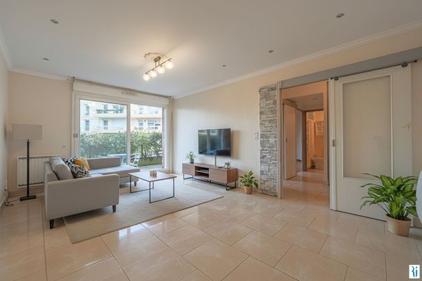 Location Appartement 2 pièces 47m² MONT ST AIGNAN 76130 - Photo 1