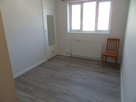 3 bedroom apartment to rent - Photo 4