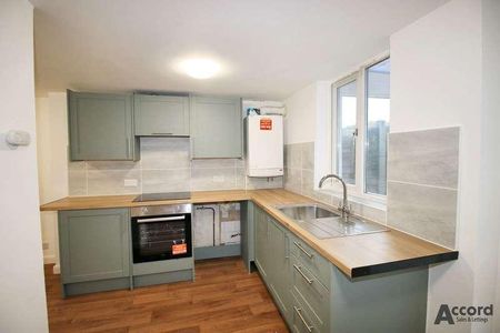 The Drive, Collier Row, RM5 - Photo 5