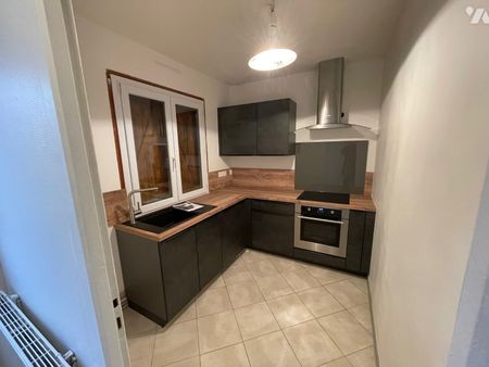 Maison dans bourg proche de tous commerces et école. - Photo 2