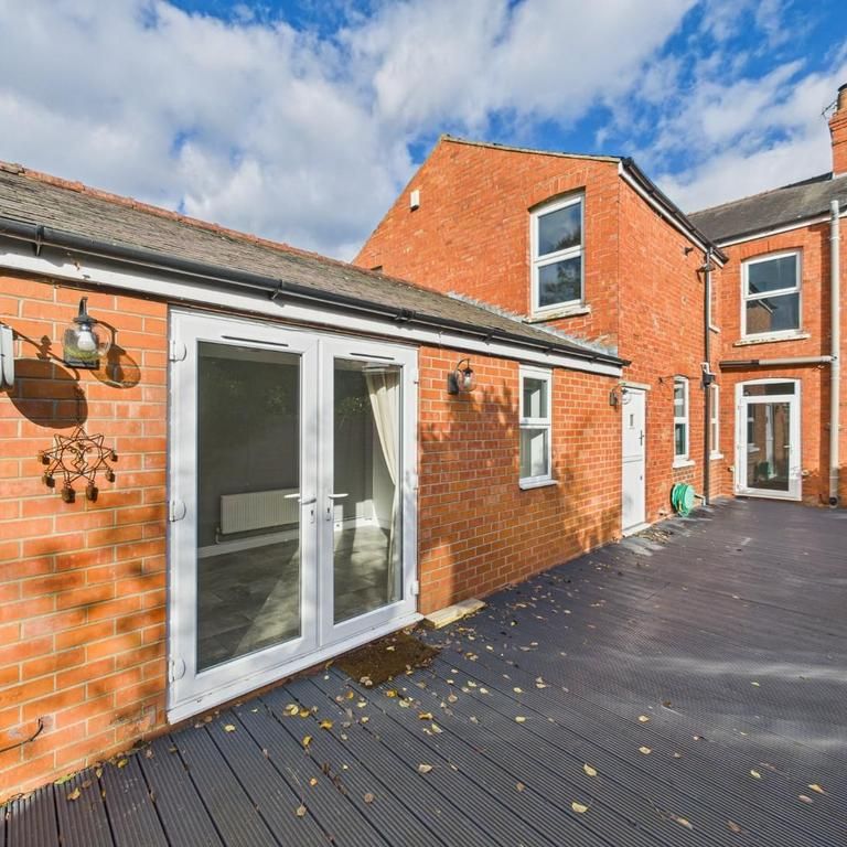 3 bedroom semi-detached house to rent - Photo 1