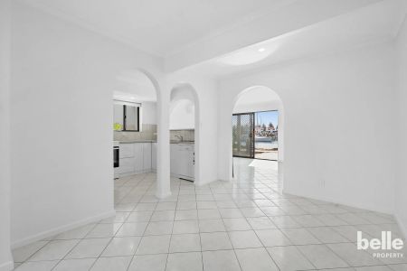 Charming 3-Bedroom Home in the Heart of North Haven - Photo 4