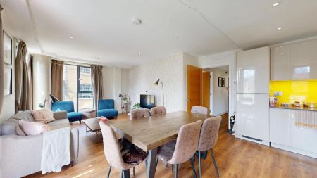 3 Bedroom Apartment - Photo 5