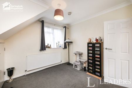 3 bedroom house to rent Hookfield, Harlow, CM18 - Photo 5