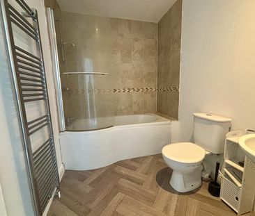 A three Bedroom Terraced House - Photo 6