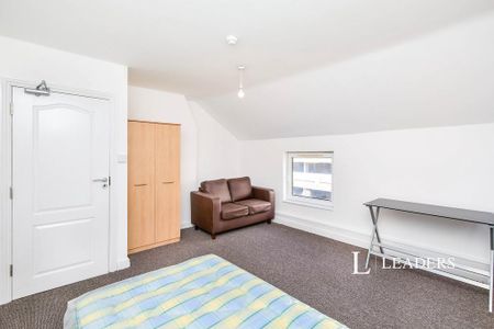 1 bedroom in a house share to rent - Photo 5