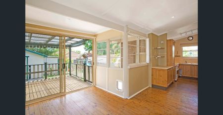 IDEAL FAMILY HOME - Photo 2