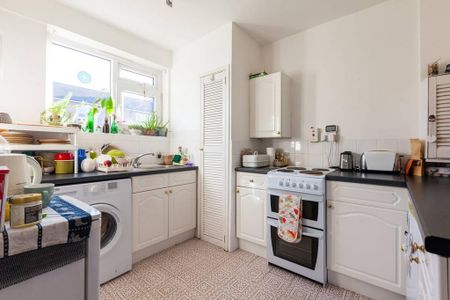 2 bedroom maisonette to rent - Photo 4