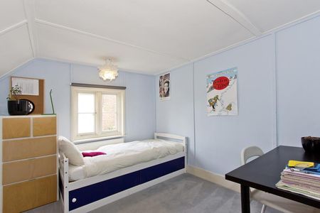 4 bedroom semi-detached house to rent - Photo 4