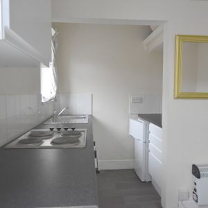 1 Bedroom Studio - Photo 2