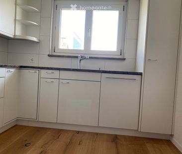 Gemütliche 4.0 Zimmer-Wohnung mit viel Holz und Fernsicht - Foto 6