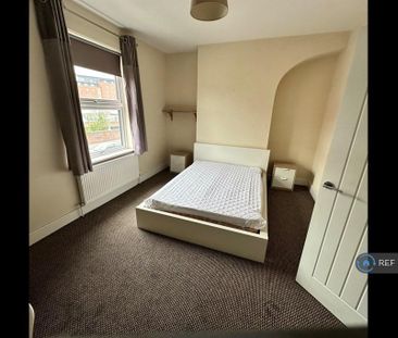 3 bedroom semi-detached house to rent - Photo 6