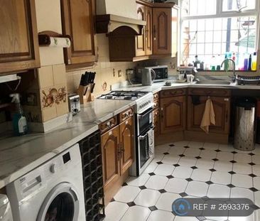 1 bedroom in a house share to rent - Photo 6