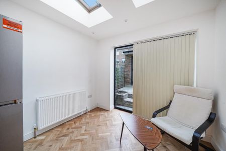 6 bedroom terraced house to rent - Photo 2