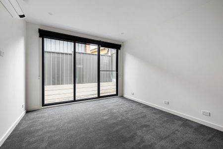 Brand-New Luxury Living Backing onto Swanston Reserve - Photo 3