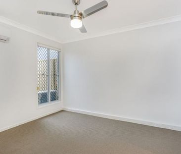 Live in this modern duplex home in the trendy Fitzgibbon Estate! - Photo 3