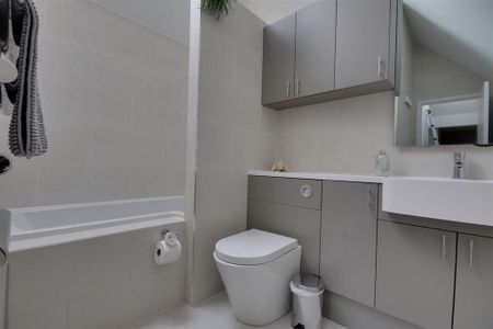 3 bedroom detached house to rent - Photo 4