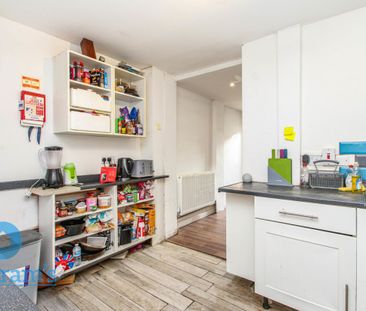 4 bed Mid Terraced House for Rent - Photo 5