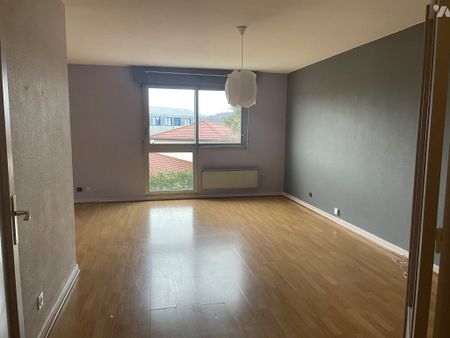 T3 de 91 m2 dans copropriété calme avec terrasse, cave et garage. - Photo 3