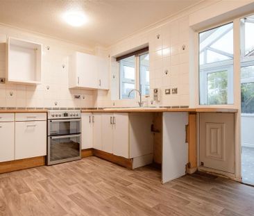 2 bedroom semi-detached house to rent - Photo 6