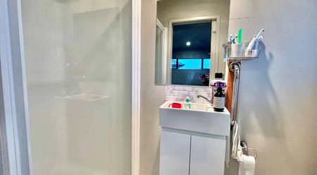 Five Bedroom Family Home - Photo 4