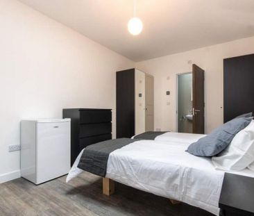 4 bedroom flat share to rent - Photo 1