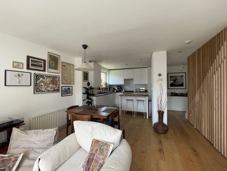 2 Bed Maisonette, Thomas Burt House, E2 - Photo 2