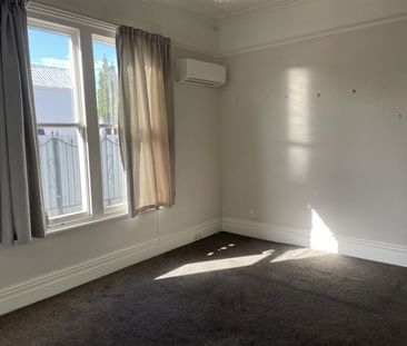 Two bedroom on Stanmore! - Photo 2