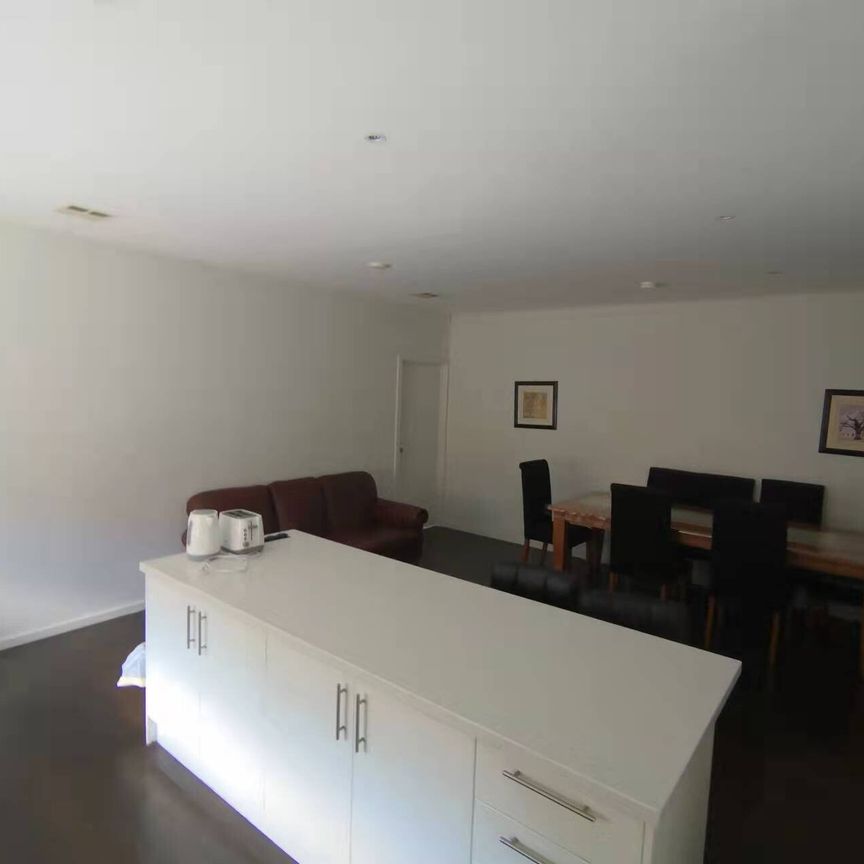 Malvern East - Photo 1