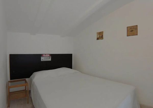 Calle de Antonio Zamora, Madrid, Community of Madrid 28011