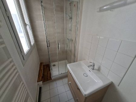 Location Appartement 2 pièces 47m² PARIS 4ème - Photo 4