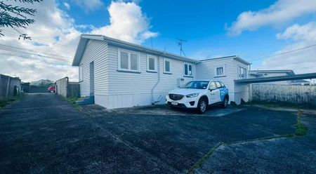 Freshly Renovated House For Rent! - Photo 4