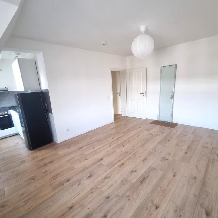 **1 RW**auf der Karli**Frisch renoviert**teilmöbliert** - Photo 1