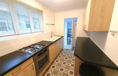 2 bedroom terraced house to rent - Photo 5