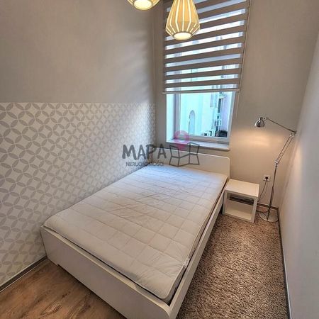 Komfortowe 2 pokoje w centrum z windą i piwnicą. - Photo 3