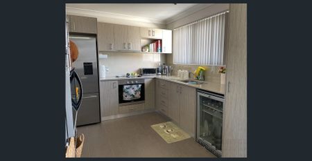 BRIGHT & SPACIOUS - GREAT LOCATION - Photo 2