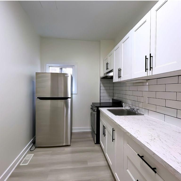 9A WENTWORTH Street N, Hamilton, Ontario, L8L5T8 - Photo 1