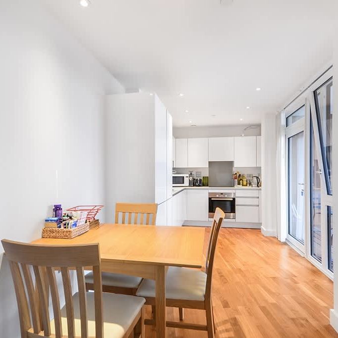 John Donne Way London SE10 - Photo 1