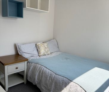4 bed Apartment for Rent - Photo 4