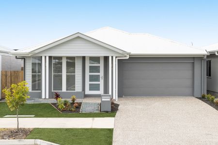 Modern Family Living - Photo 4