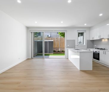 Have it all - Premium living, Practicality, Convenience and Location - Photo 5